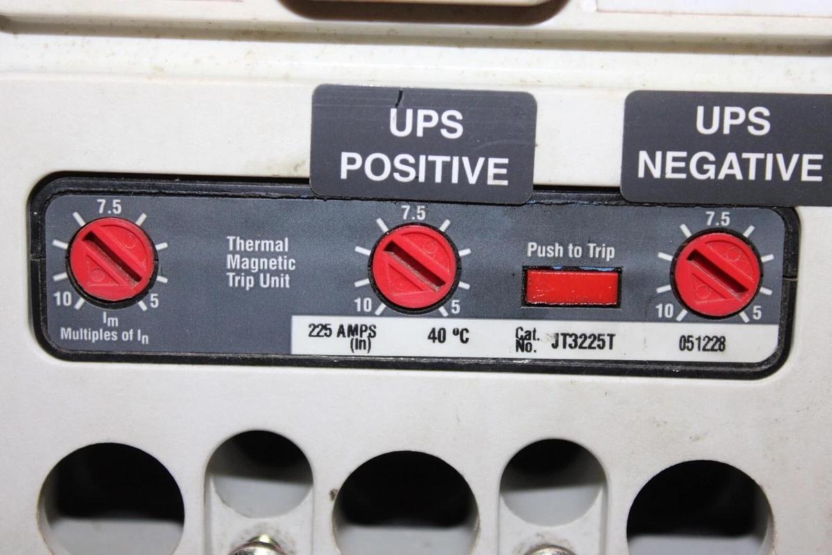 Used EATON DC CIRCUIT BREAKER HJDDC3250F 250 AMP 3-POLE 600 VDC W/ 225 AMP TRIP