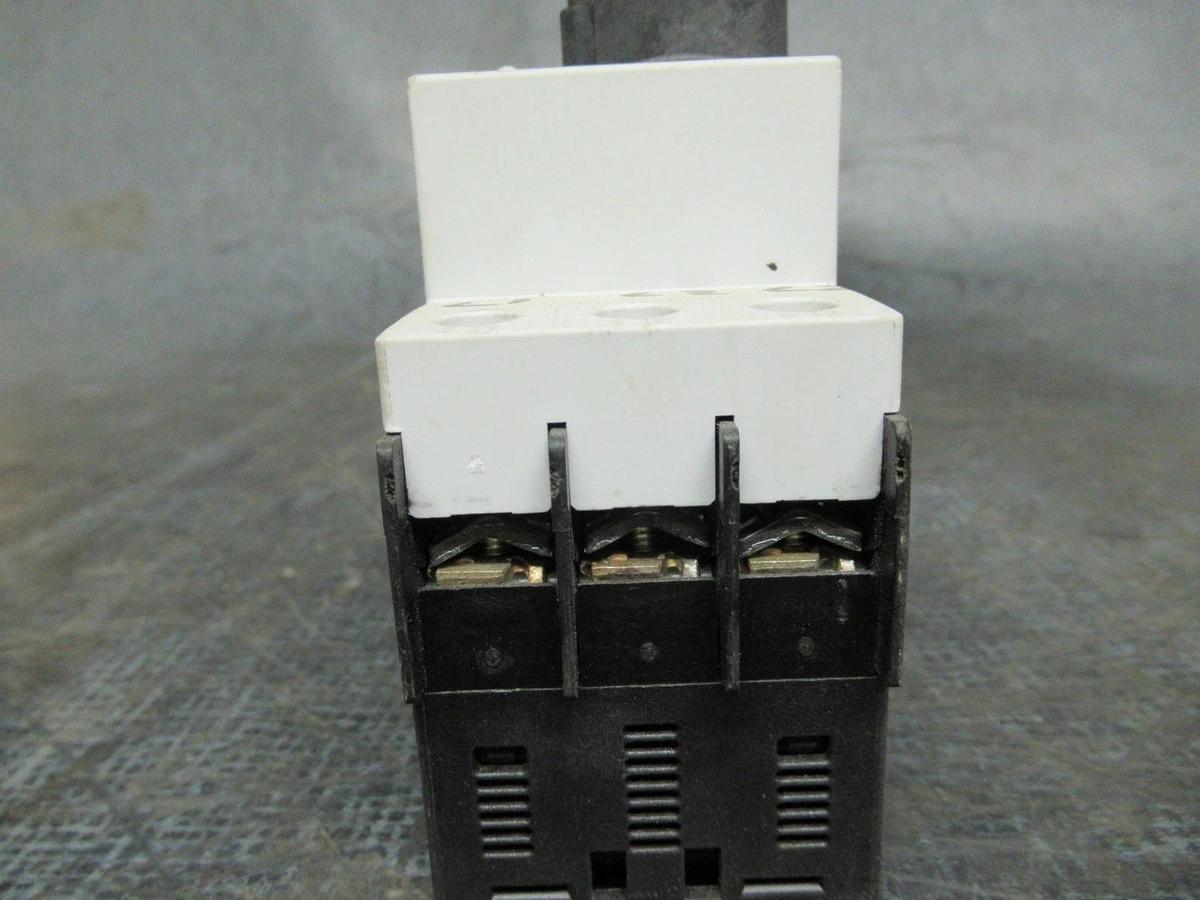 Used SIEMENS MANUAL MOTOR STARTER 3RV1021-4AA10 600V 16A 15HP G/060601