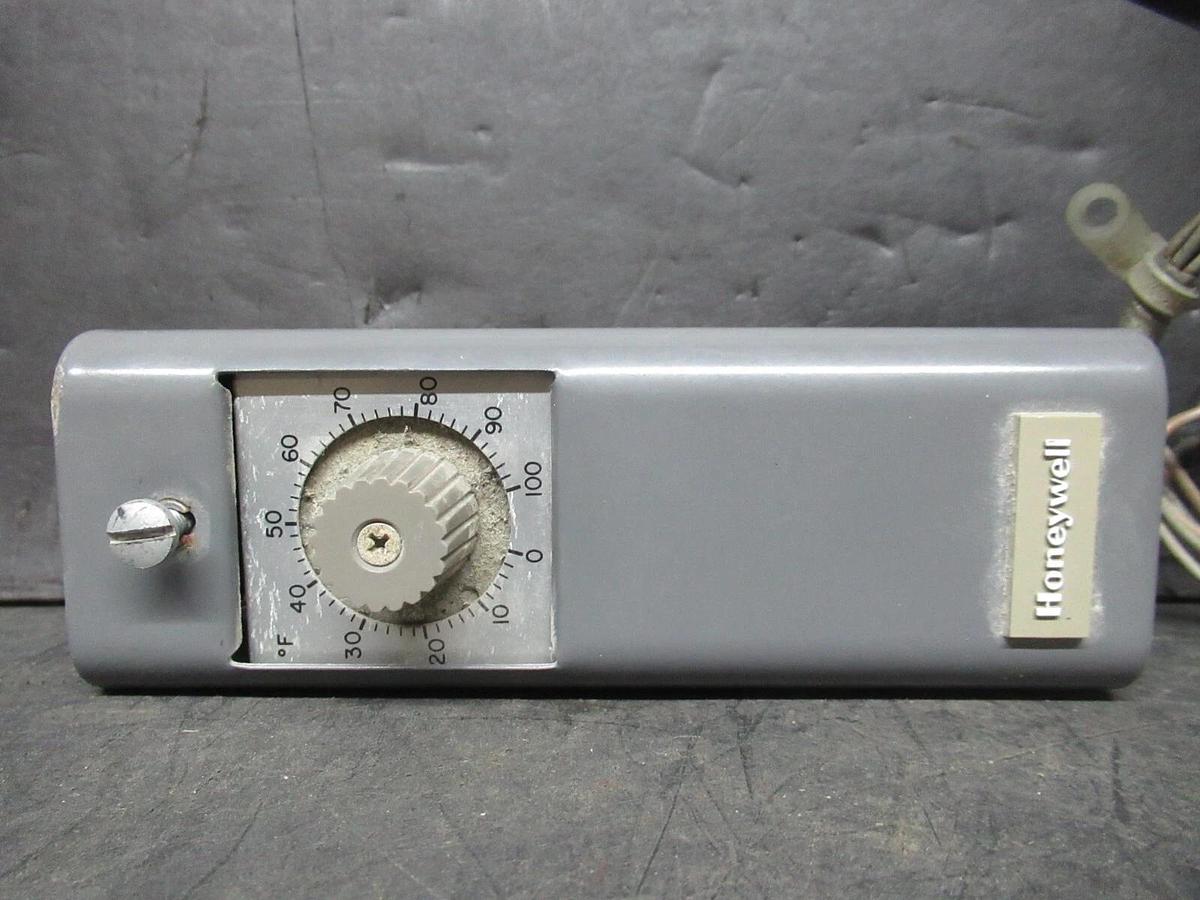 Used JOHNSON CONTROLS INDUSTRIAL THERMOSTAT T675A1003 W/ REMOTE INSERTATION BULB