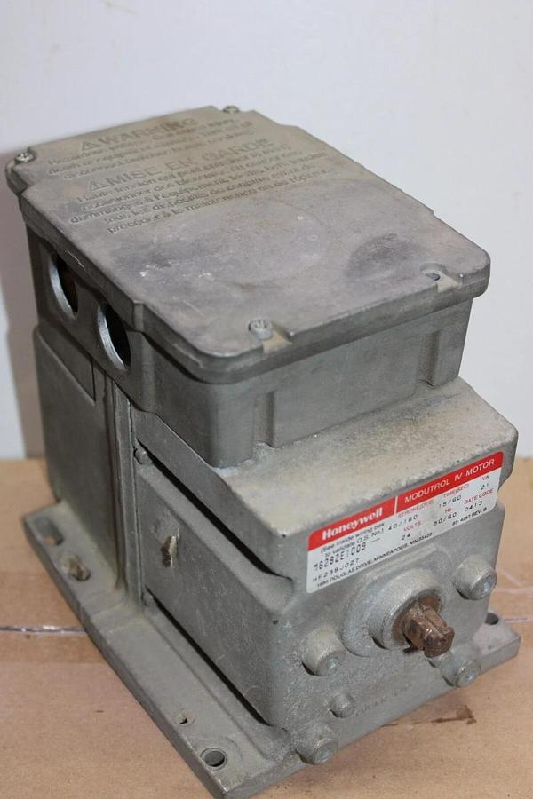 Used HONEYWELL MODULTROL IV MOTOR ACTUATOR M6282E1009 21 VA 24 VOLT HF23BJ027