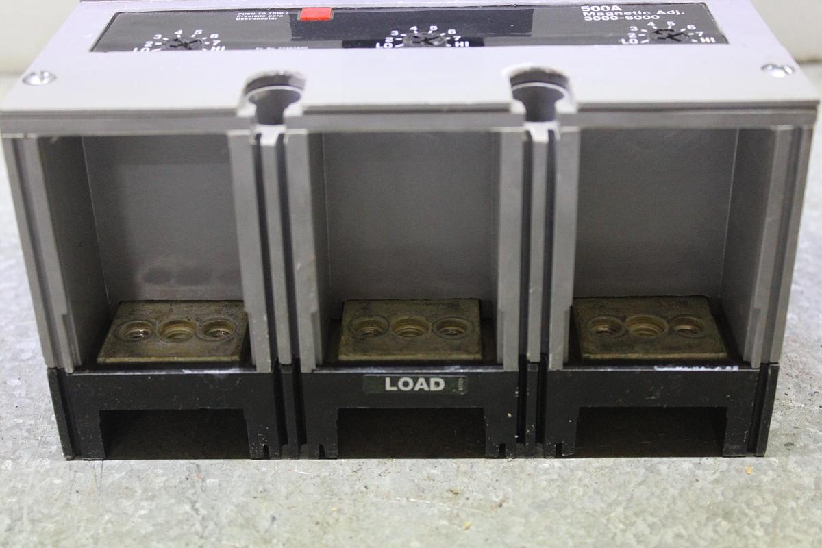 Used CUTLER-HAMMER TRI-PAC DE-ION CIRCUIT BREAKER NB3800PF 300 AMP 600 VAC 3-POLE
