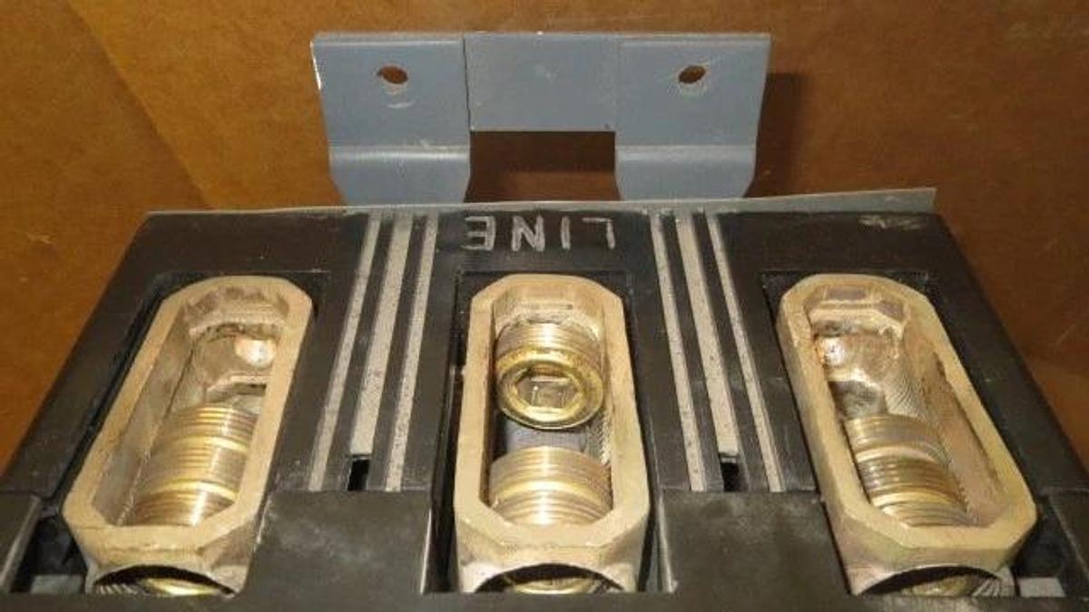 Used 800 AMP GE BREAKER 600 VOLT W/ 600 AMP SHUNT TRIP TKM836F000 **WARRANTY!**