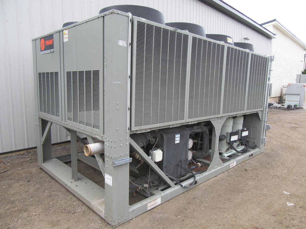 Used 2015 TRANE 120 TON AIR COOLED CHILLER 460 VOLT 410A 125 TON CGAM120