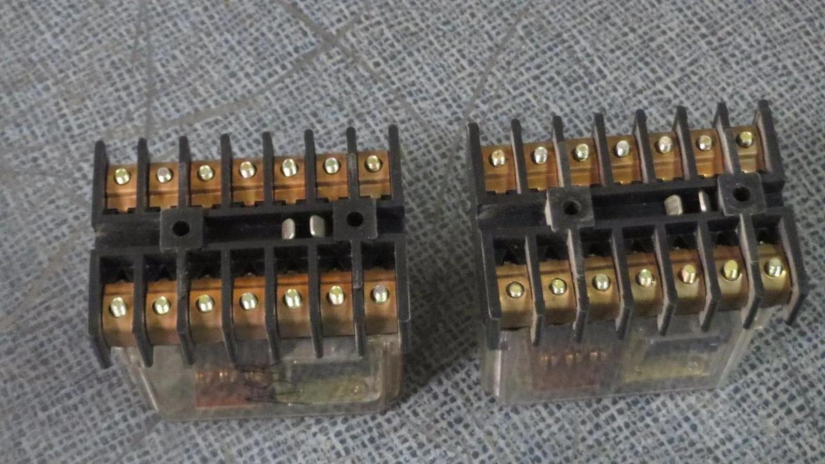 STRUTHERS DUNN RELAY WITH DUNCO BASE! 24 VDC COIL -- 120V 10 AMP MODEL: 219FXXP