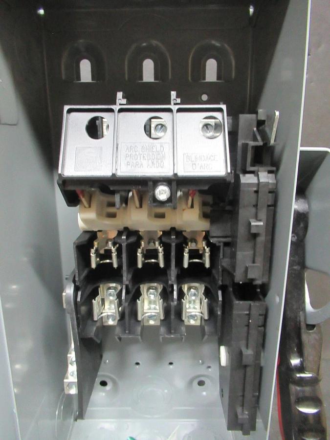 NEW IN BOX SQUARE D SAFETY SWITCH H321N 30 AMP 240 VAC 7.5 HP 3-PHASE 3-POLE