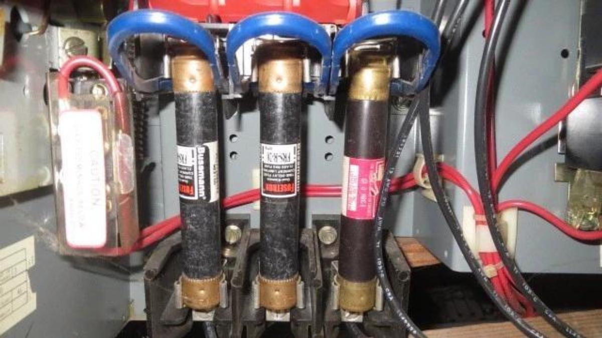 Used SQUARE D 30 AMP MCC BUCKET FUSIBLE NEMA SIZE 1 STARTER MODEL 5 MOTOR CONTROL