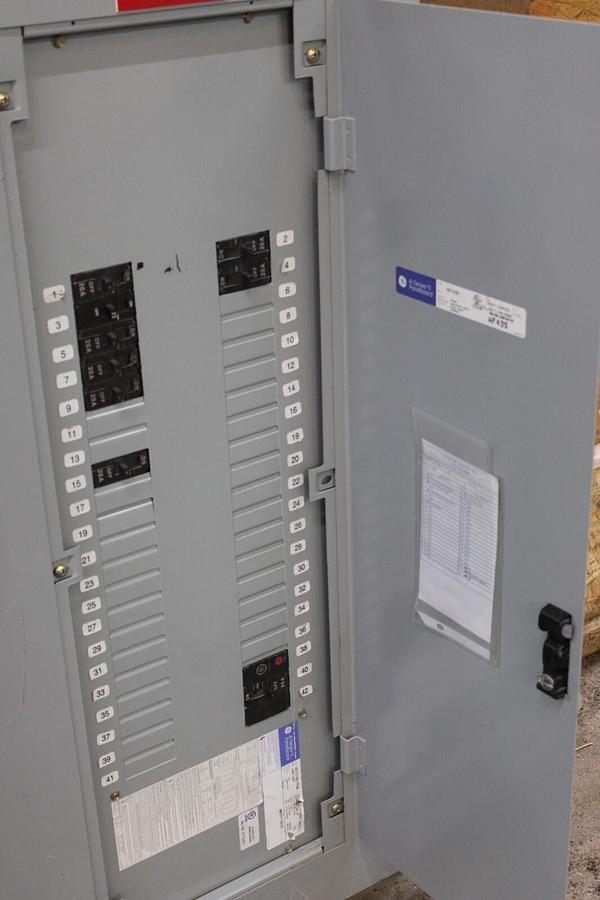 Used GENERAL ELECTRIC SERVICE PANELBOARD AB43B 125 AMP 480Y/277V 3-PHASE NEMA 1
