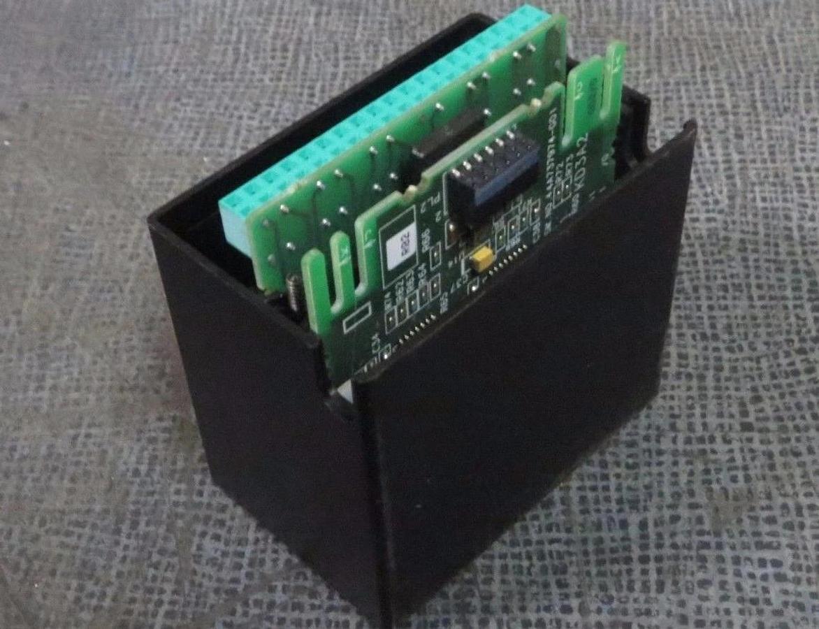 Used GE FANUC OUTPUT MODULE 12/24 VDC 0.5 AMP 16 PT MODEL: IC670MDL740J