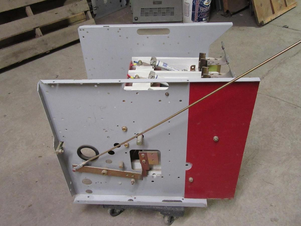 Used CUTLER-HAMMER AMPGARD MEDIUM VOLTAGE CONTACTOR SJS25VW430 2400V 360A COIL: 120V