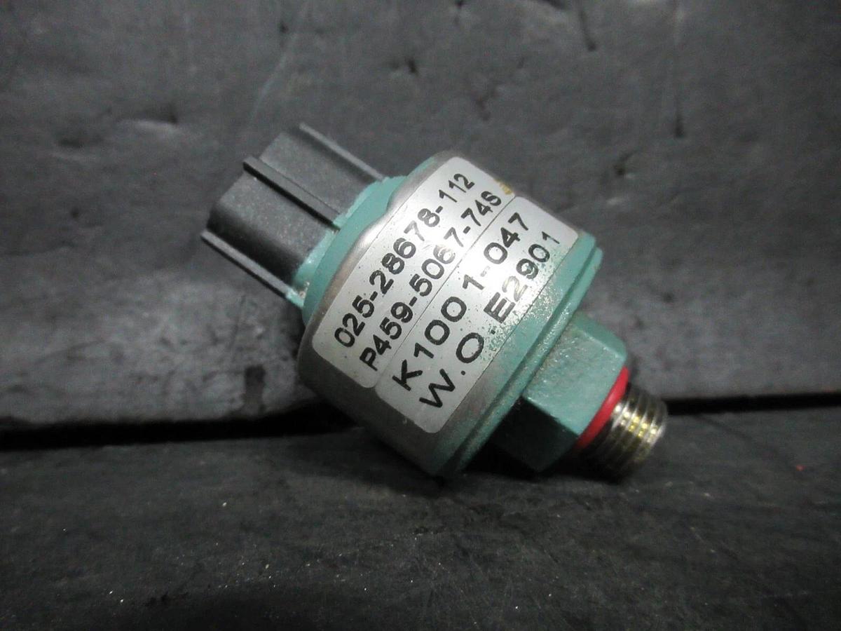 Used YORK DANFOSS PRESSURE TRANSDUCER 025-28678-112 P459-5067-74S *NO RATING*