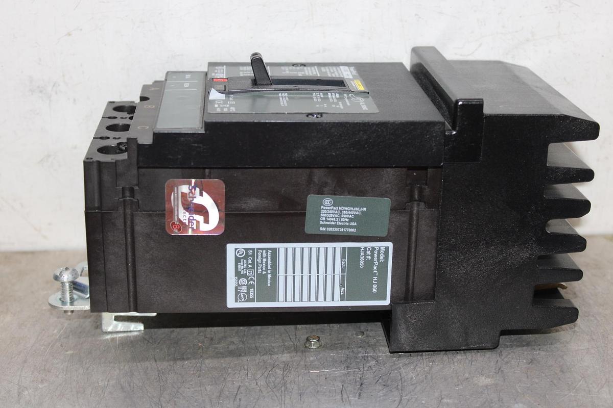 Used SQUARE D POWERPACT I-LINE CIRCUIT BREAKER HGA36030 30 AMP 600 VAC 3-POLE
