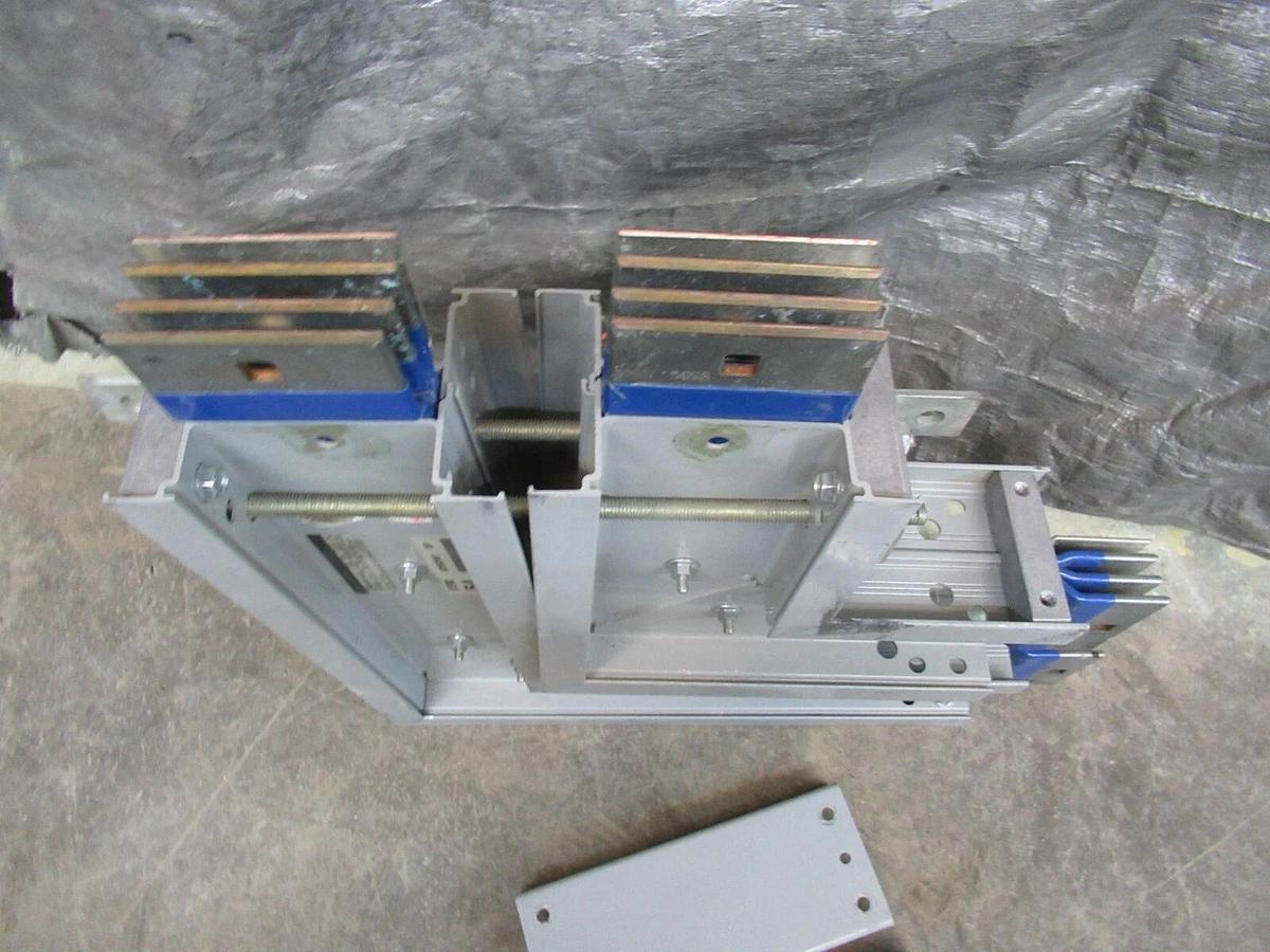 Used 3000 AMP GE SPECTRA SERIES FLATWISE 90° BUSWAY ELBOW 02692867 600 V 3 PH 3 W W/G