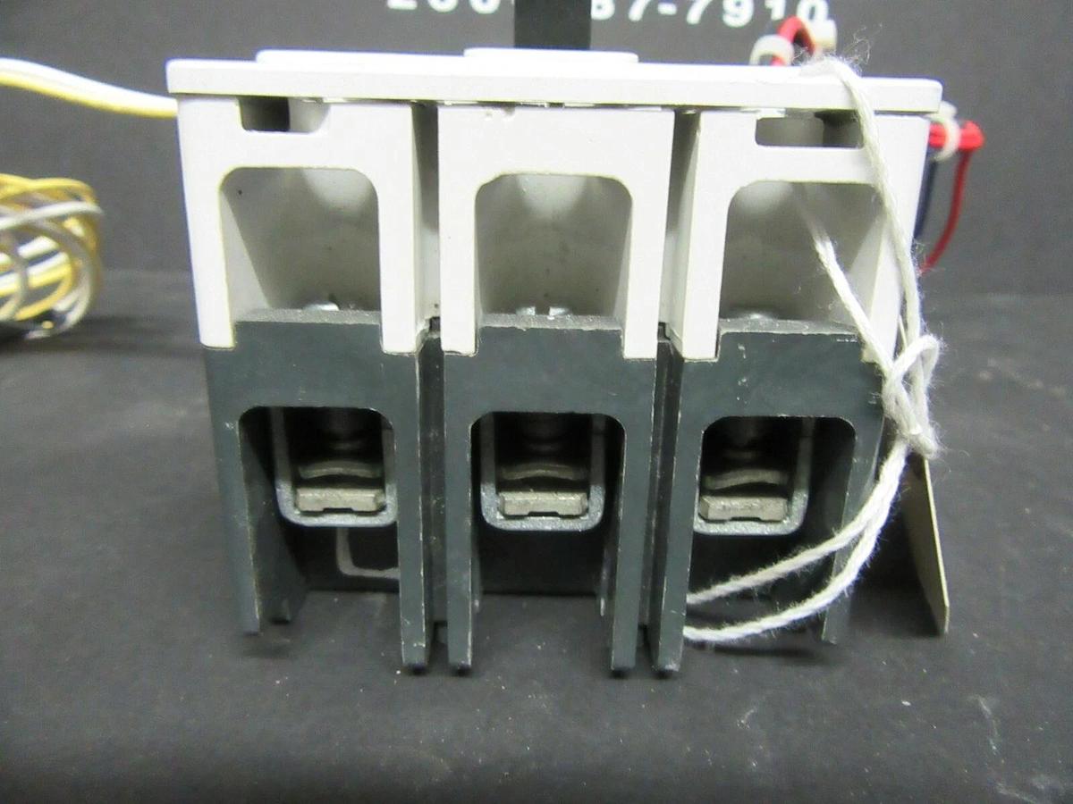 Used 3 AMP ALLEN BRADLEY 140M-H8 BREAKER 140M-H8P-B30 3 POLE 480 VAC W/ SHUNT TRIP