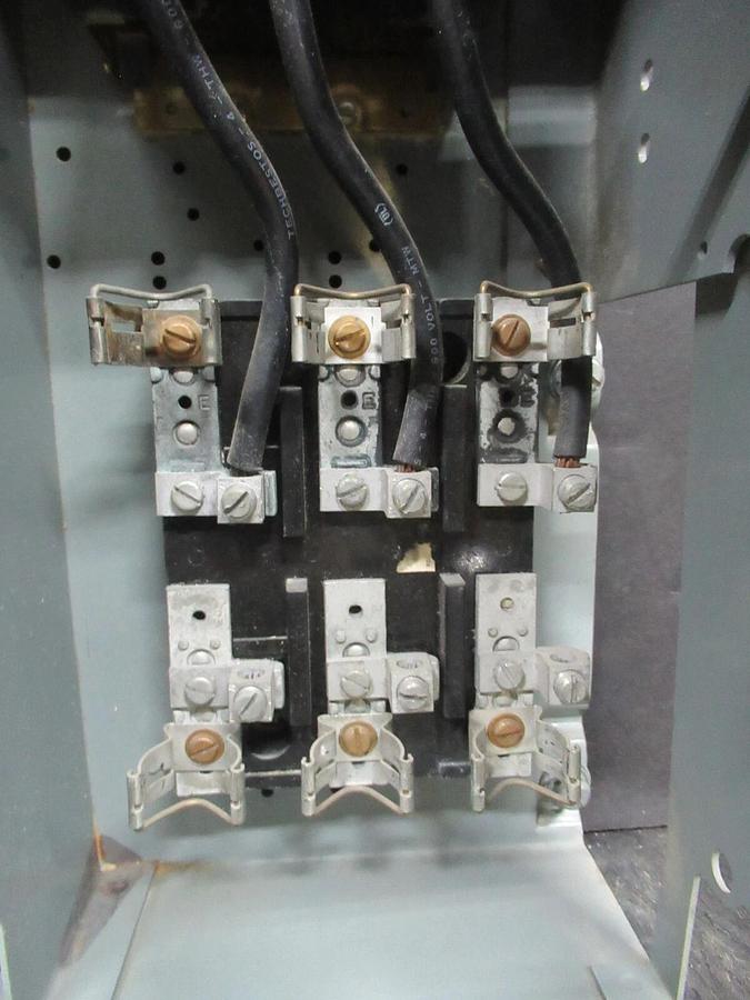 Used SQUARE D MCC MOTOR CONTROL DUAL FEEDER 17" MODEL 4 NO FUSES WITH DISCONNECTS