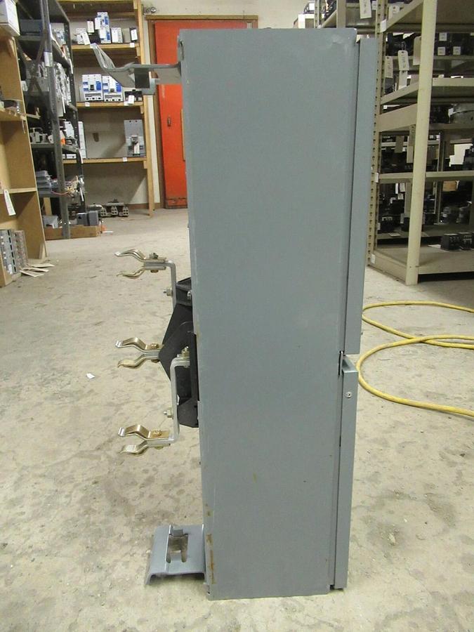 Used SQUARE D QMB321HW SERIES E1 30 AMP 240 VAC 3 POLE FUSIBLE BRANCH SWITCH