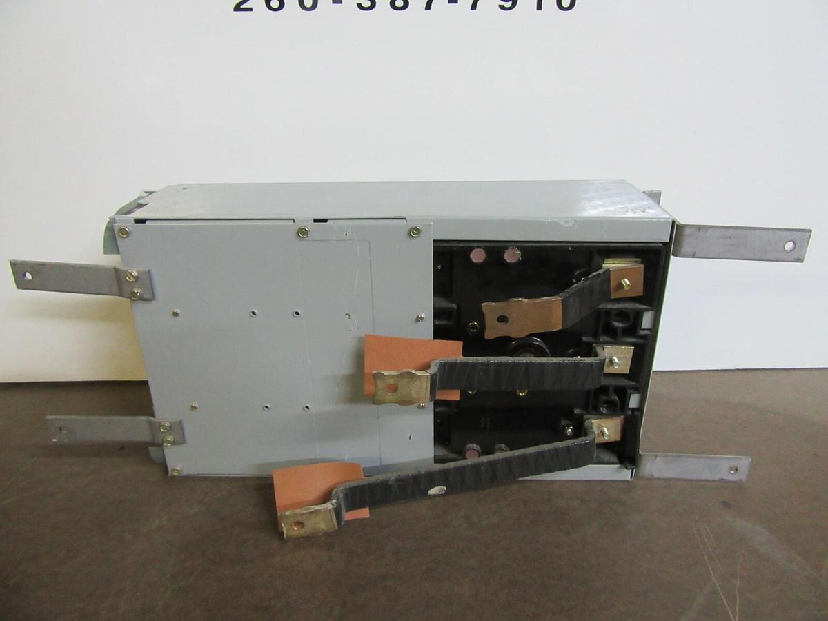Used GE QMR THFP PANELBOARD THFP364 200 AMP 600 VAC 150 HP W/ SIDE PANELS