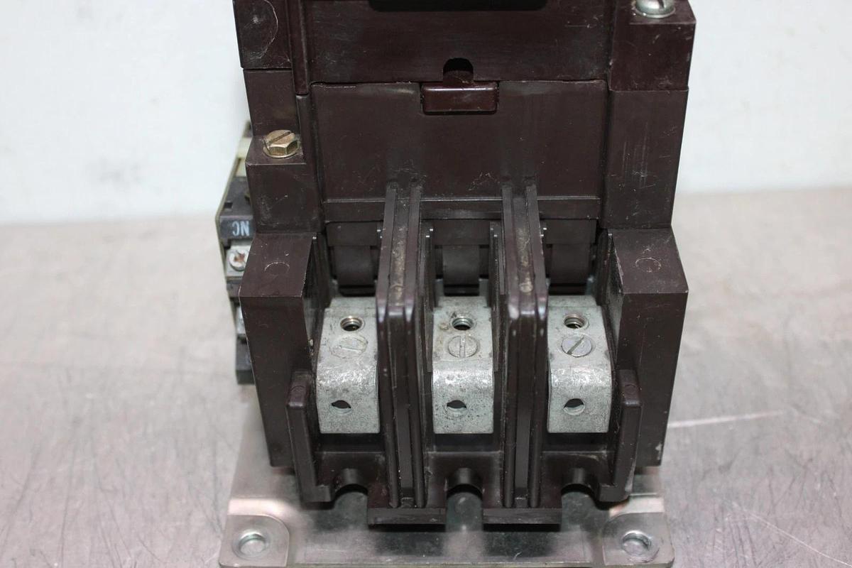 Used CUTLER-HAMMER CONTACTOR C832JN3 NEMA SIZE 3 120 AMP 600 VAC 3-POLE COIL: 120 V