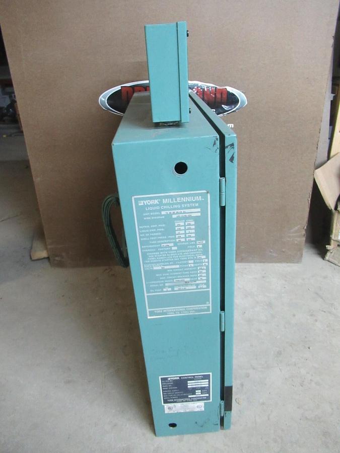 Used YORK CENTRIFUGAL CHILLER MILLENIUM OPTIVIEW CONTROL CENTER 371-02448-101