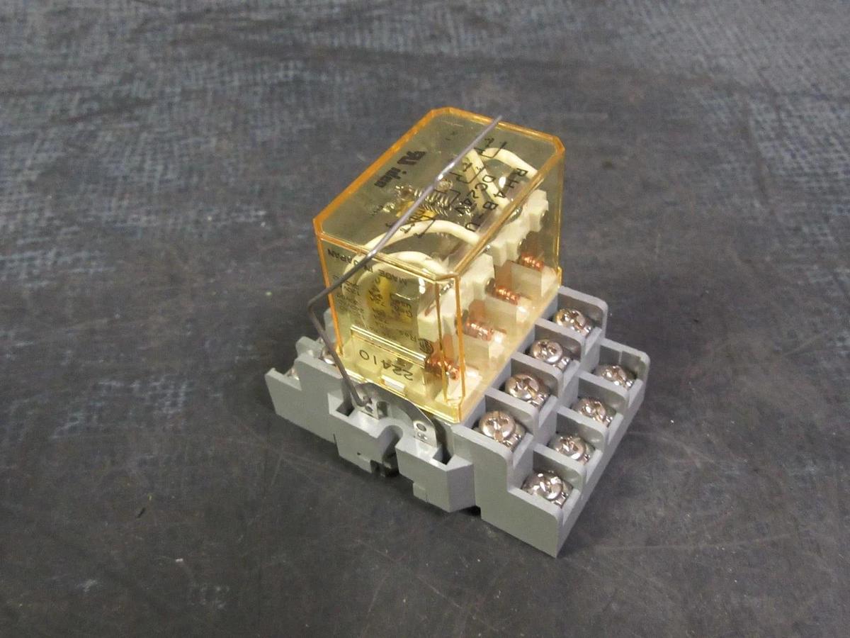 Used LOT OF 3 IDEC RELAY 22410 SH4B-05 10 AMP WITH BASE RH4B-U # 22410 24VDC