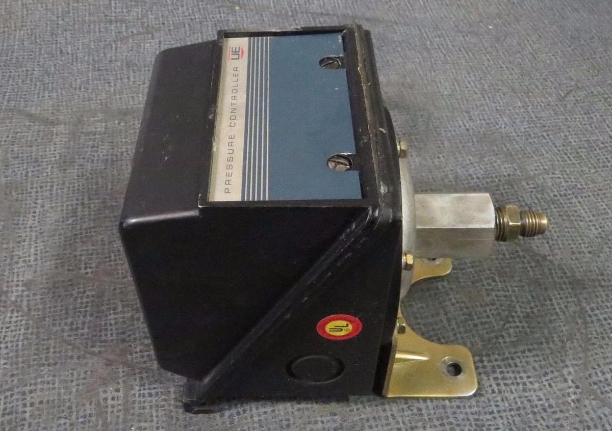 Used UNITED ELECTRIC PRESSURE CONTROLLER 15 AMP 250V  225 PSI MODEL 552 TYPE J302D