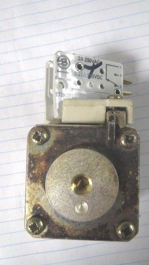 Used FERRAZ PROTISTOR MODEL S101608CF00 ---- 700 AMP 700 VAC WITH 2 AMP MICROSWITCH