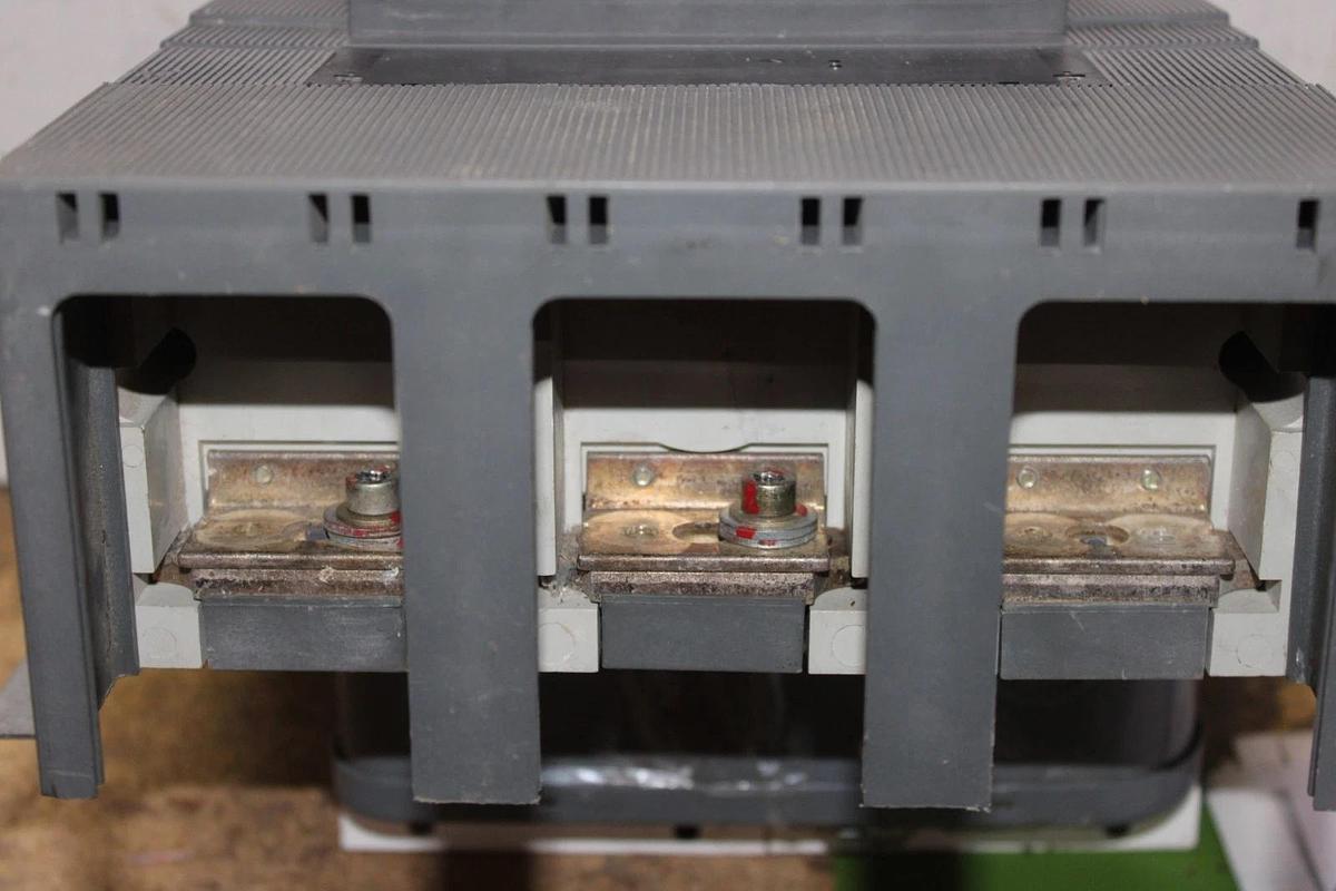 Used ABB MOLDED CASE SWITCH SACE S6 S6H-D 800 AMP 600 VAC 600 VDC 3-POLE S6H