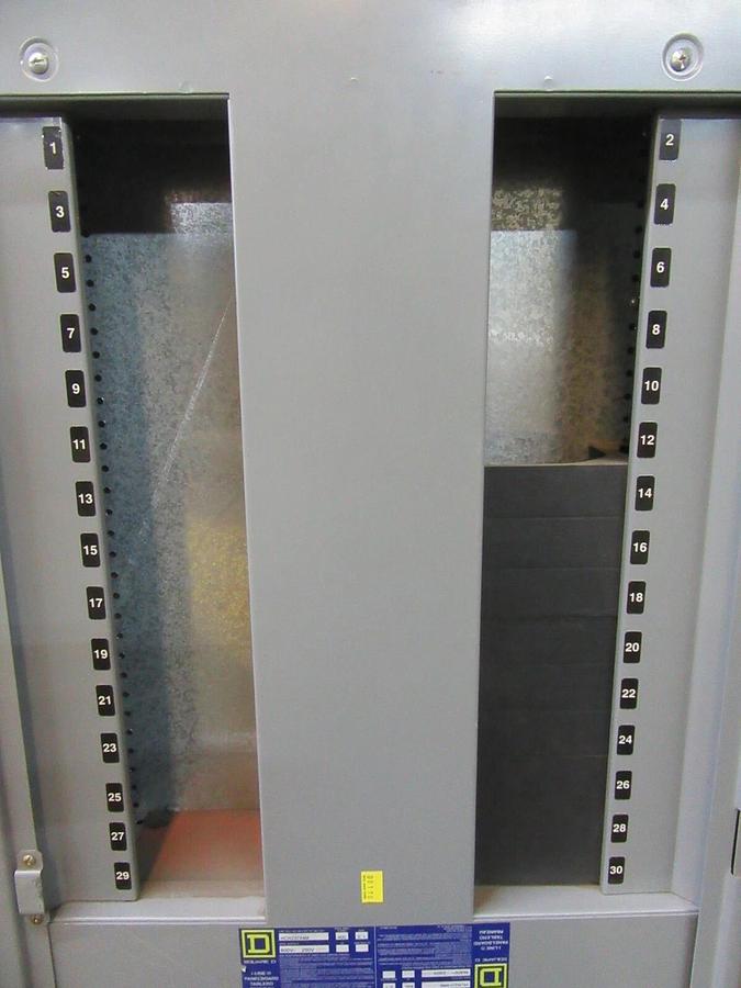 Used 400 AMP SQUARE D I-LINE PANELBOARD PANEL W/ MAIN 3 PH 4 W 600 / 480 VAC E1