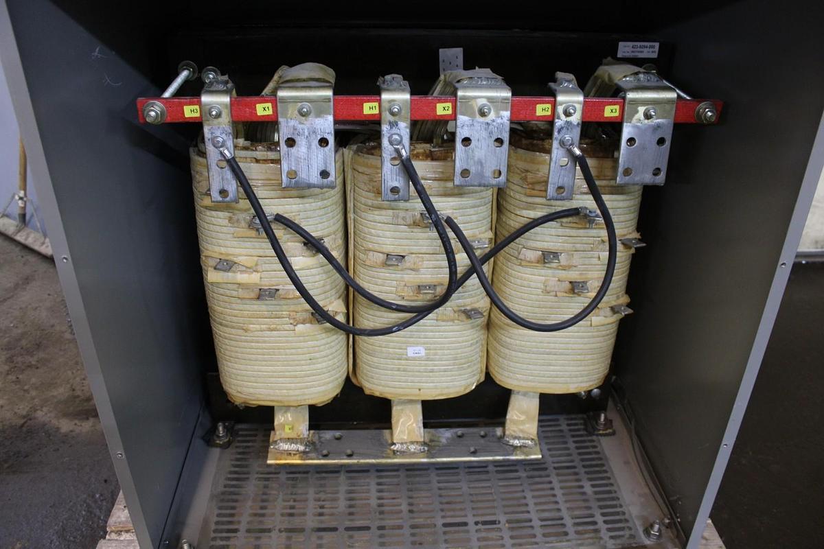 225 kVA SIEMENS TRANSFORMER 3F3Y225D16 HIGH: 480V LOW: 208/120V NEMA 3R 3-PHASE