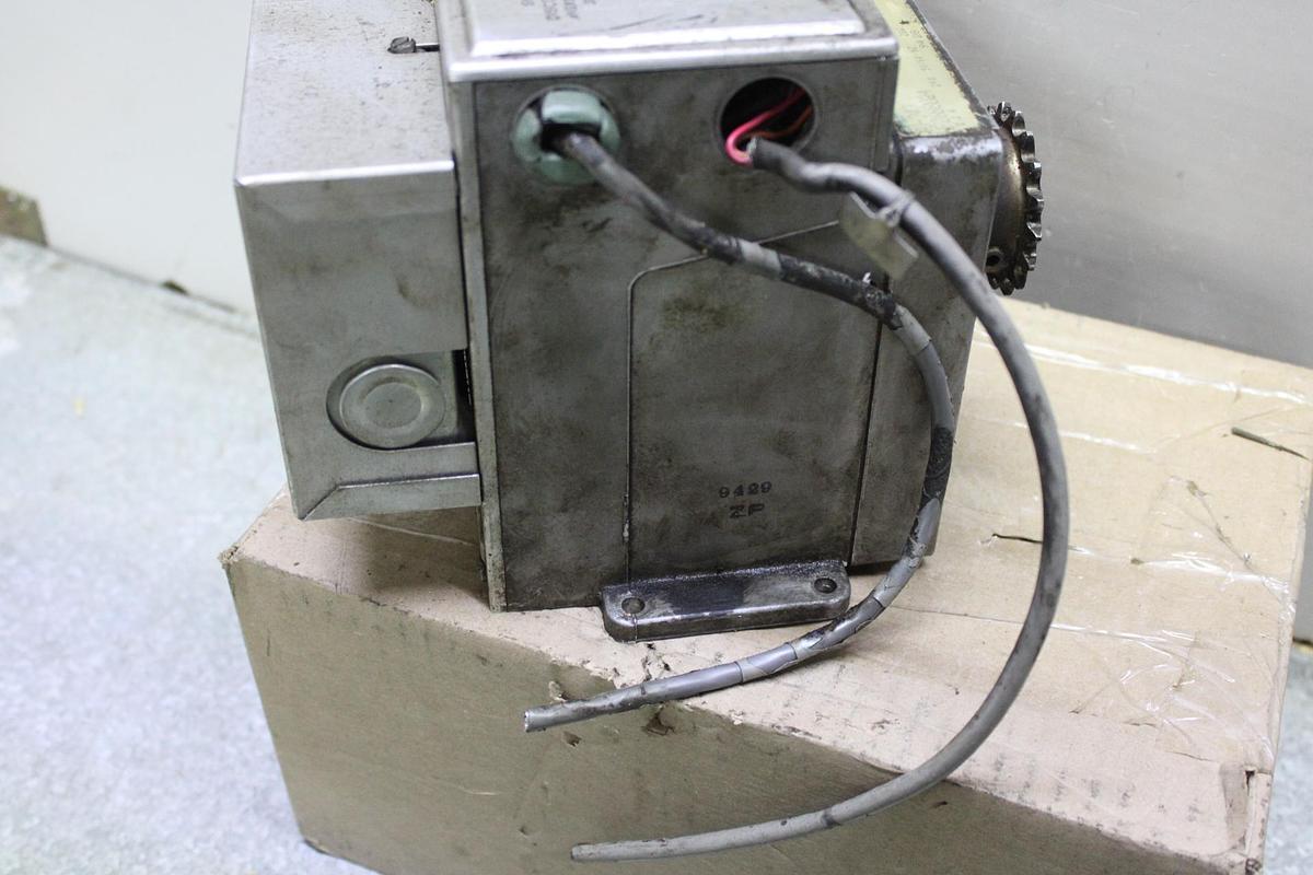 Used CARRIER ELECTRIC ACTUATOR HF26BB026 XU-346-0-0-1 0.95 AMP 115 VOLT
