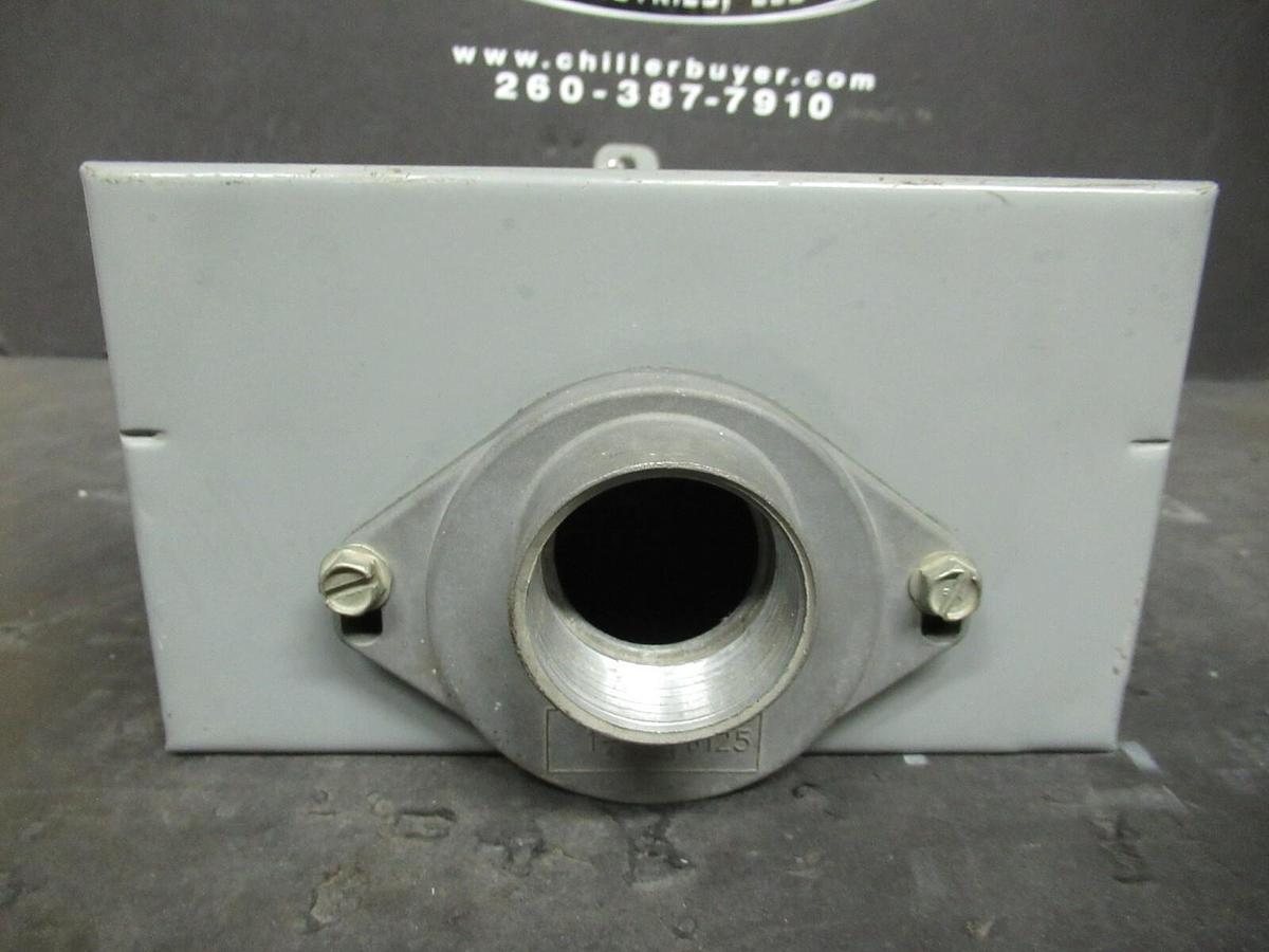 Used SQUARE D CIRCUIT BREAKER ENCLOSURE NEMA 3R 100 A MAX 120 / 240 V 1 PH QO2100NRB