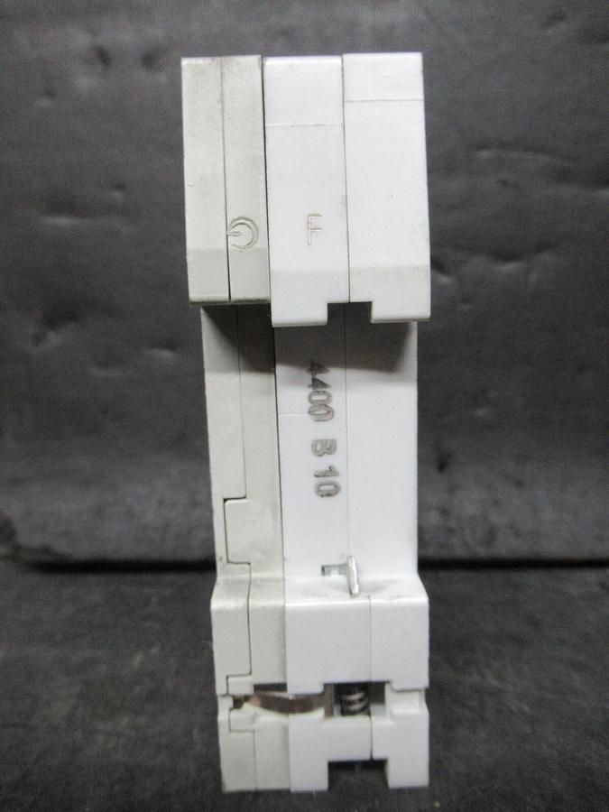 Used SIEMENS CIRCUIT BREAKER 5SX21 B10 10 AMP 277 VAC 1-POLE W/ 5SX9100 AUXILLIARY