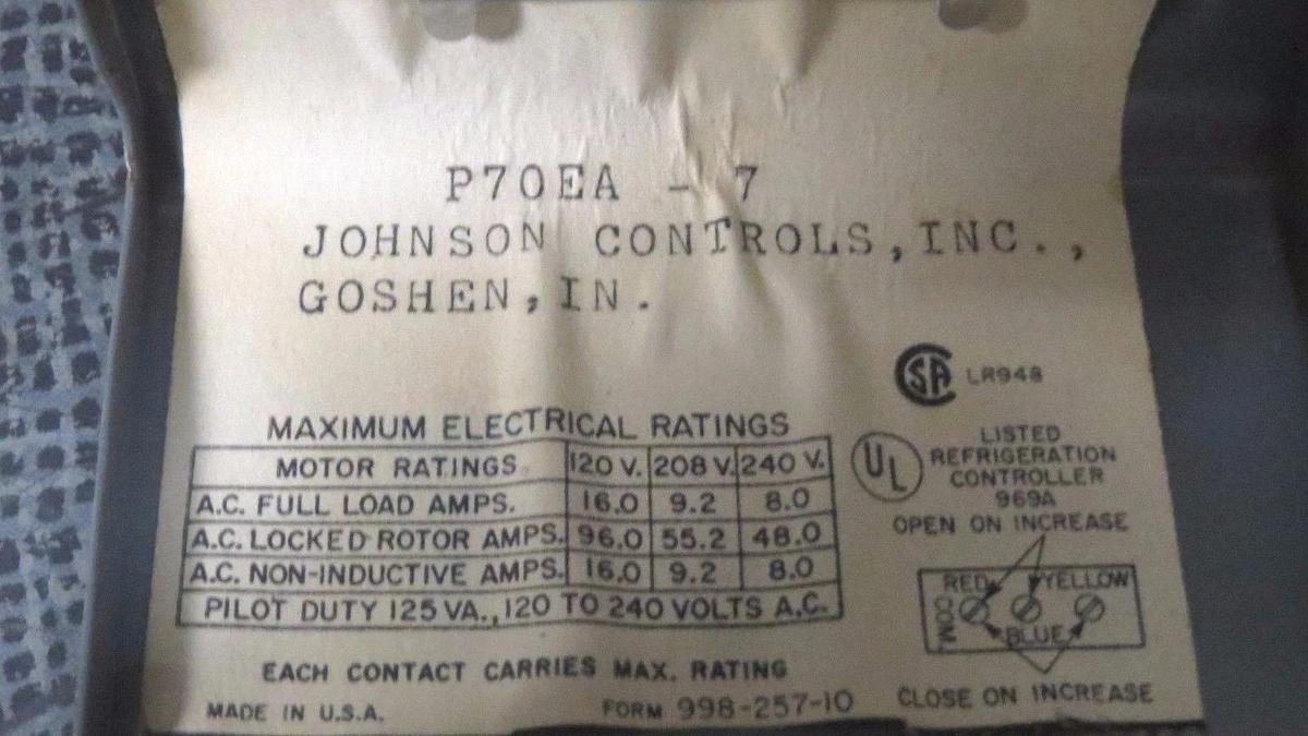 Used JOHNSON CONTROLS PENN P70EA-7 120-240 VAC SUCTION PRESSURE CONTROLLER
