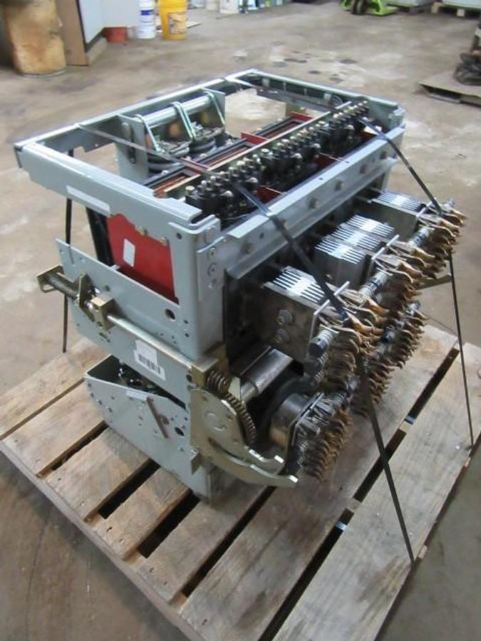 Used GE AKR 4000 AMP BREAKER AKR-8D-100 MICRO VERSA TRIP A440LSGMR 4000A GROUND LSG