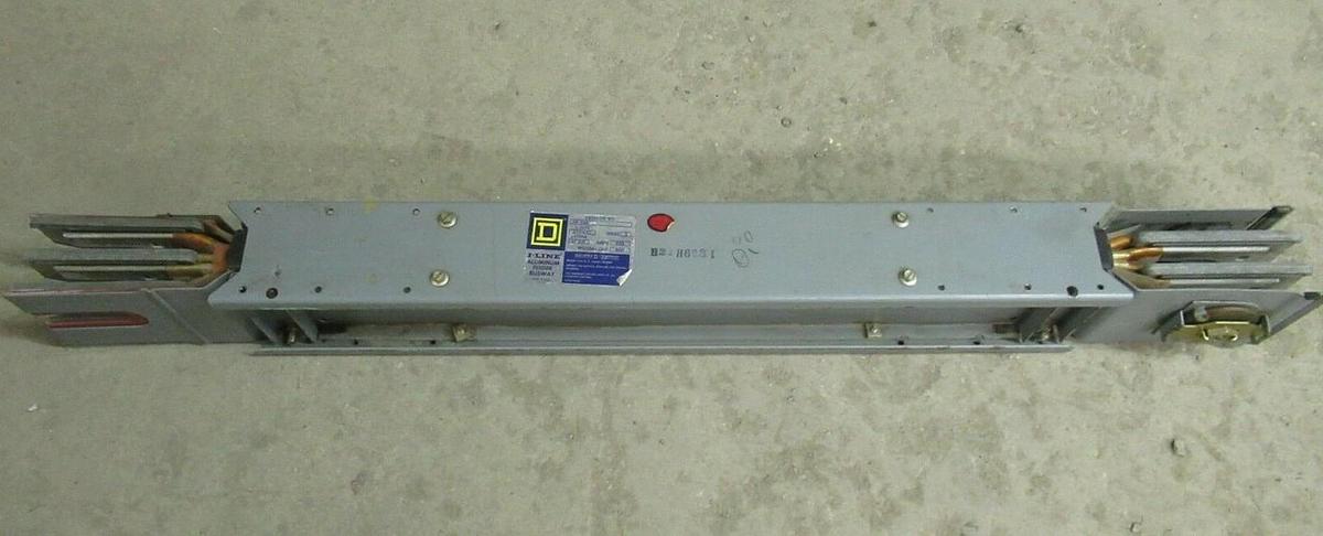 Used 800 AMP SQUARE D I-LINE FEEDER ALU DUCT BUSWAY RUN 40" L 480 / 277 V 3 PH 4 W