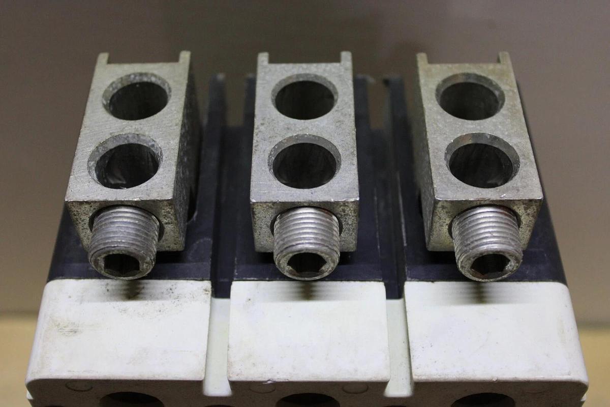 Used CUTLER HAMMER KD-K CIRCUIT BREAKER KD3400K 400 AMP 600 VAC 3-POLE