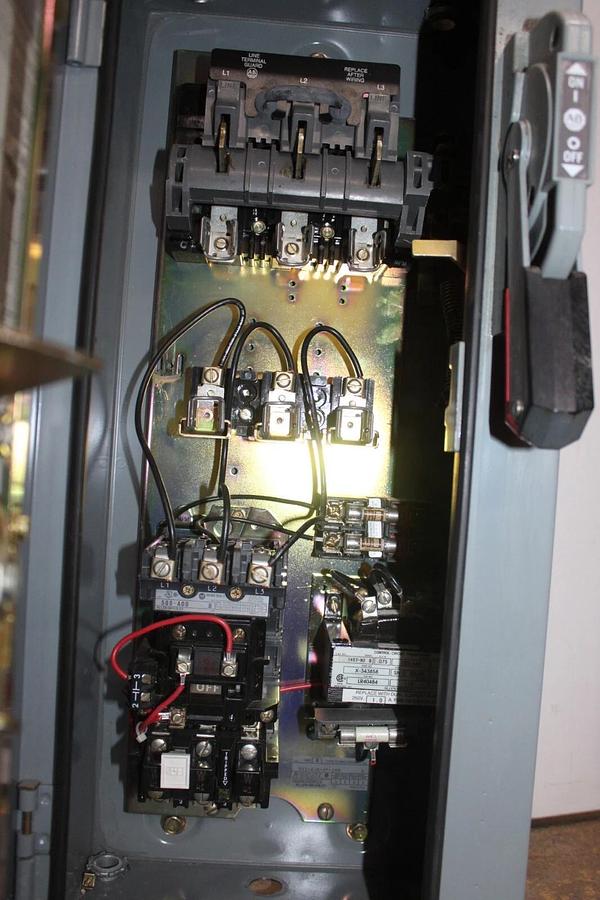 Used ALLEN BRADLEY COMBINATION STARTER 512-AJB-6P-24R TYPE 12 NEMA 0 600V 5 HP