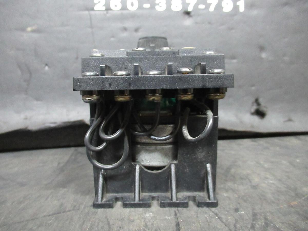 Used EAGLE SIGNAL TIME DELAY RELAY BRE9A6 0-30 MINUTES 120 VAC 10 AMP 1/3 HP