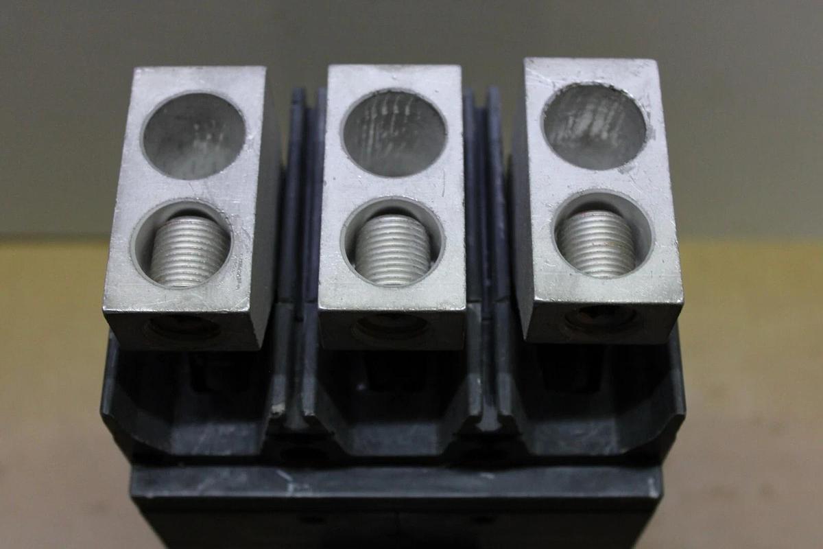 Used GE SPECTRA RMS CIRCUIT BREAKER SGDA32AT0400 400 AMP 240 VAC 3-POLE **WARRANTY**