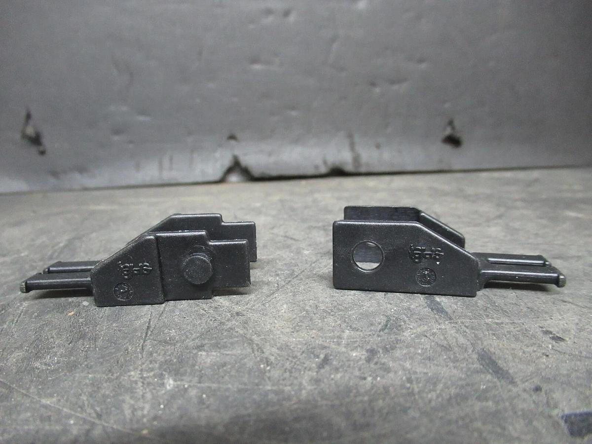 NEW IN BAG IGUS MOUNTING BRACKET ZIPPER 060-16-12PZMC **WARRANTY INCLUDED**