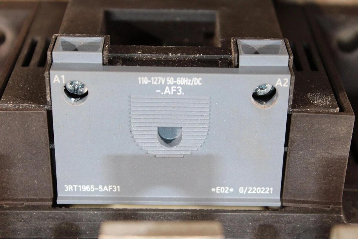 Used SIEMENS CONTACTOR 40LP32A 600 VAC NEMA SIZE 5 200 HP 3-PHASE 270 AMP COIL: 120V