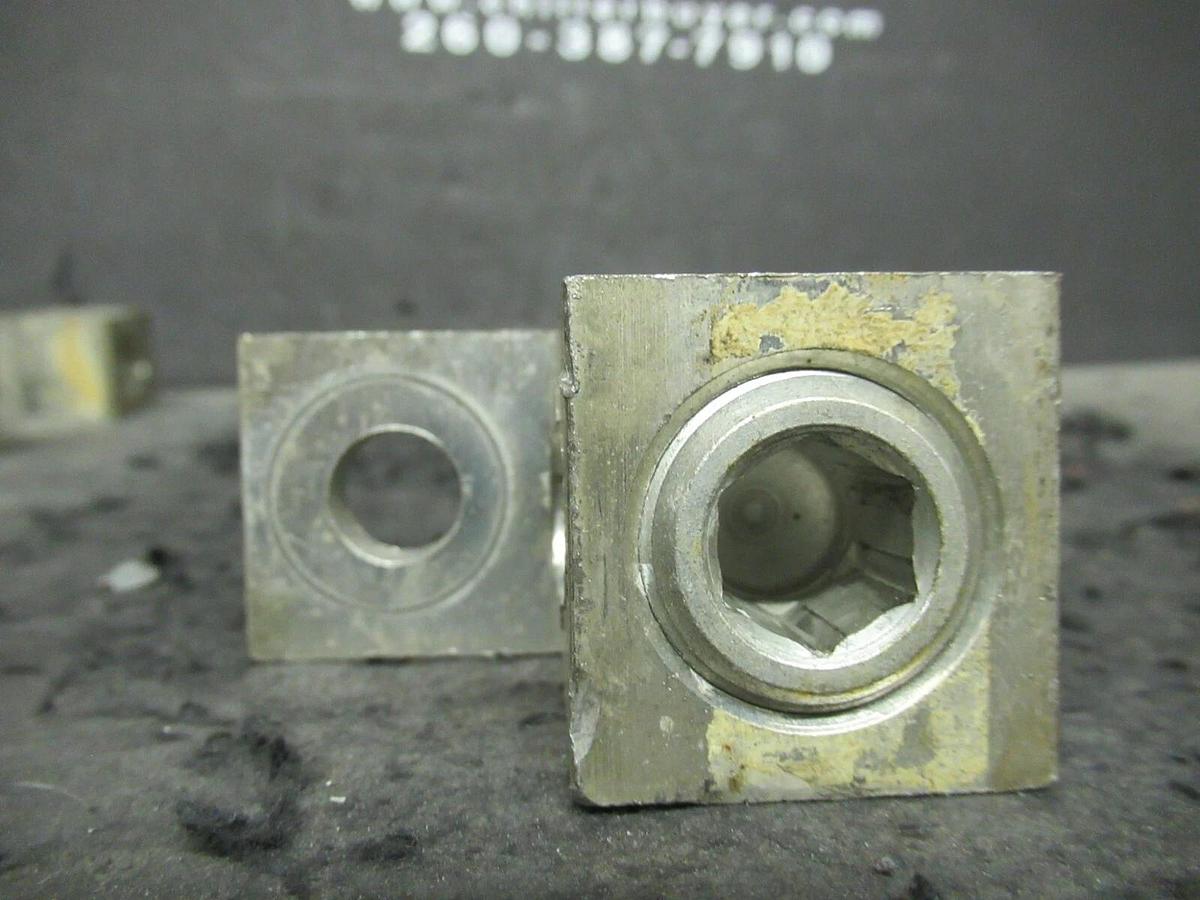 Used (6) QTY ILSCO D3096 1 (SINGLE) BARREL MECHANICAL CONNECTOR LUG TAP 600 MCM - 4