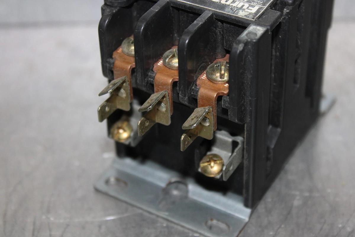 Used FURNAS DEFINITE PURPOSE CONTACTOR 42BF35A3 30 AMP 600 VOLT 10 HP 3-POLE 3-PHASE