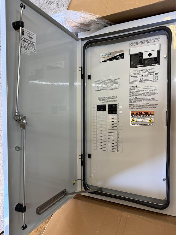 NEW GENERAC AUTOMATIC TRANSFER SWITCH GTS 120/240 VOLT 200 AMP NEMA 3R SERVICE RATED
