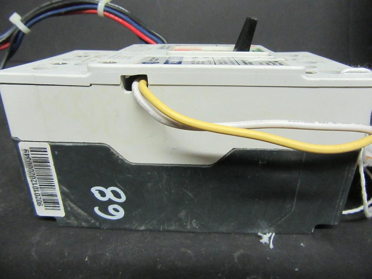 Used 50 AMP ALLEN BRADLEY 140M-H8 BREAKER 140M-H8P-C50 3 POLE 480 VAC W/ AUX SWITCH