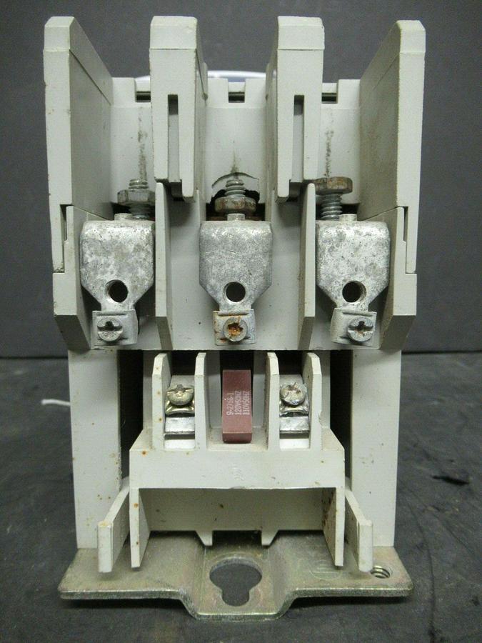 CUTLER HAMMER CONTACTOR C825HN10 SER. A1 120 AMP 600 VAC COIL: 120V