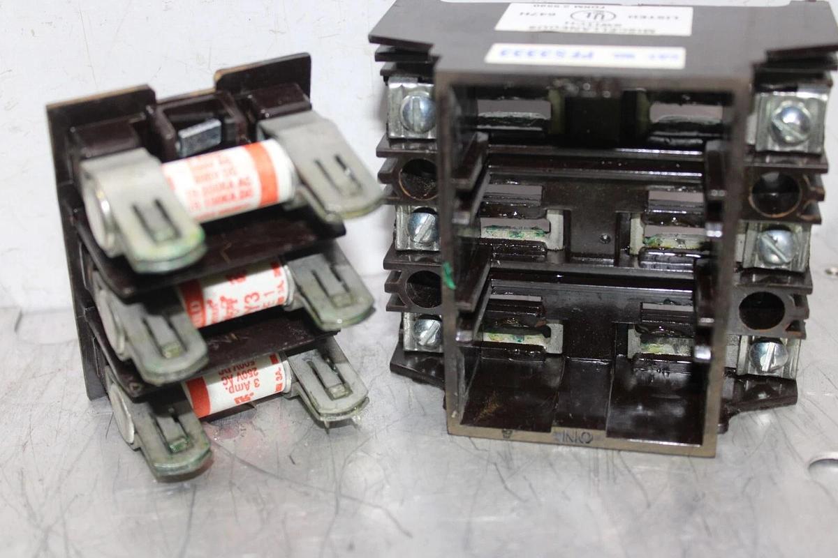 Used CUTLER HAMMER PULL OUT SWITCH FUSE HOLDER PFS333 3-POLE 240 VOLT 7.5 HP