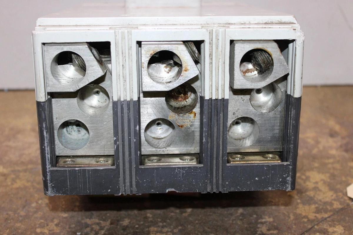 Used CUTLER HAMMER CIRCUIT BREAKER ND312T33W 1200 AMP FRAME 900 AMP TRIP 600 VAC