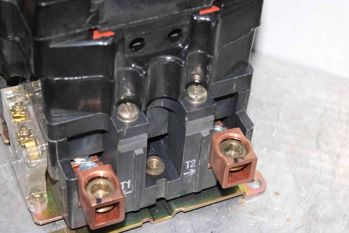 Used SQUARE D CONTACTOR 8502SF01 NEMA SIZE 4 600 VAC 2-POLE COIL: 120V