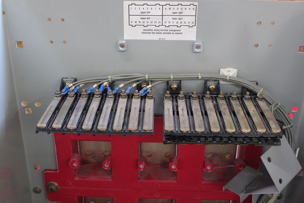 Used CUTLER HAMMER DS416 LOW VOLTAGE AC CIRCUIT BREAKER 1600 AMP 600 VOLT