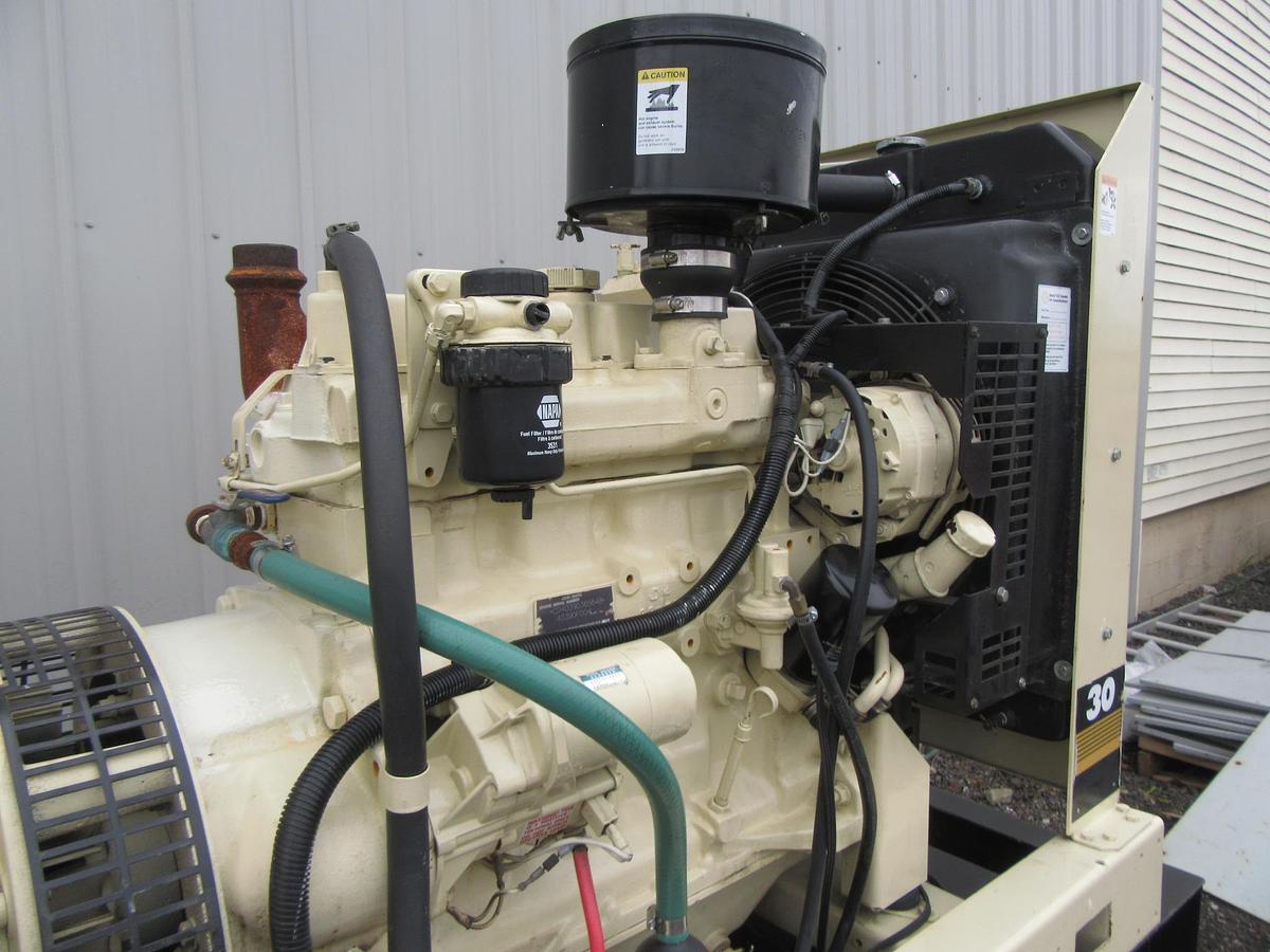 Used 30KW DIESEL GENERATOR  KOHLER 120/240 V JOHN DEERE  12-LEAD RECONNECTABLE 33 KW